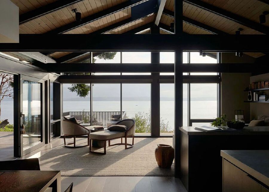 班布里奇岛森林中与大自然完美契合的现代湖滨豪宅